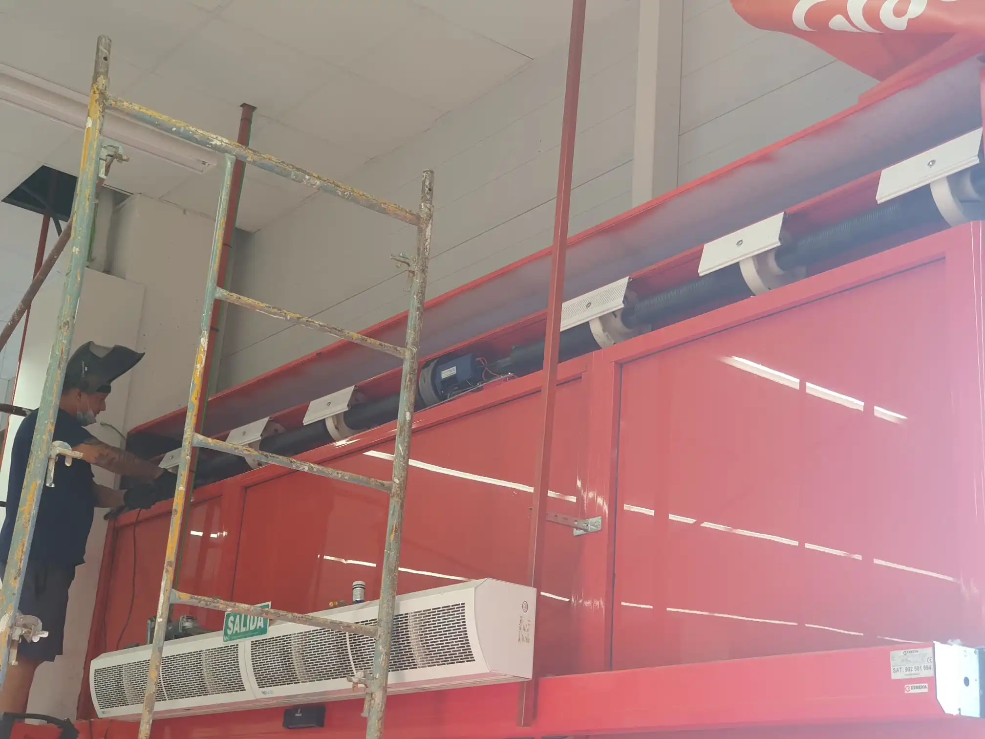 Empresa de reparacion de persianas metalicas en Lliria Motorización de persianas de comercio en Lliria